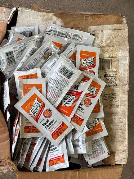 Box of Permatex Fast Orange Hand Cleaner Packets image
