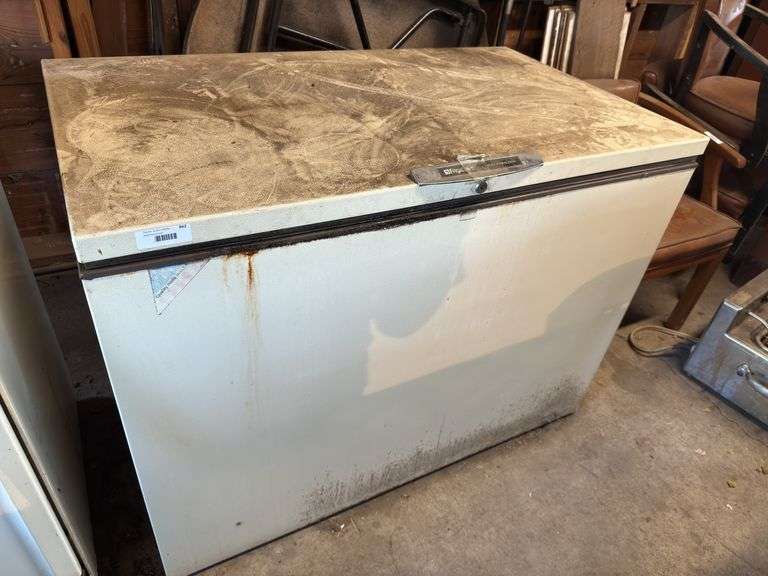 Frigidaire Food Freezer - Chest Freezer (works) image