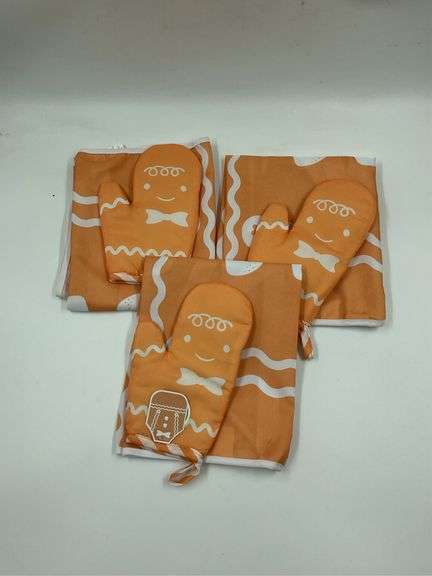 Gingerbread Themed Kitchen Towel and Oven Mitt Set image