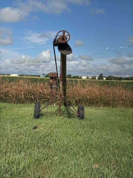 27 ft x 6 inch Portable Grain Auger on transports, gas engine does not work image