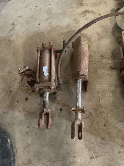 Hydraulic Cylinders - Lot of 2 image