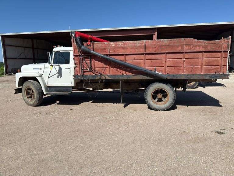 1974  International  Loadstar 1600 1974 International Loadstar 1600, 16 ft bed & hoist, wooden floor, 4&2 speed, 53892 miles on odometer, VIN #10662DHA18069 image