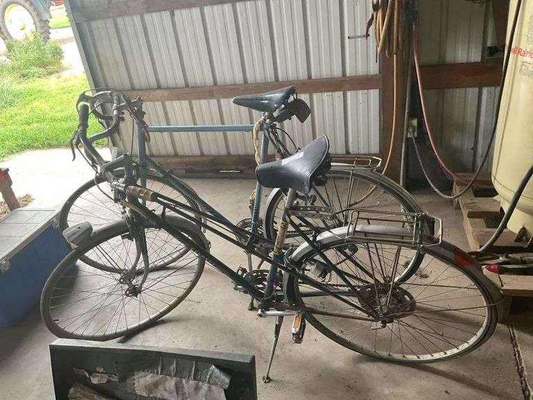 2 Bicycles image