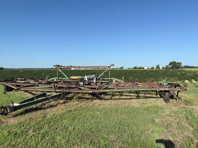 JD 1610 chisel, 36 ft,  Raven NH3 pump (condition unknown), Serial #006029N image