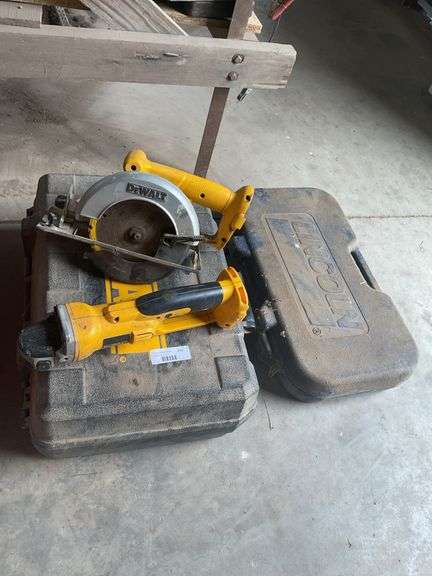 DeWalt Circular Saw image