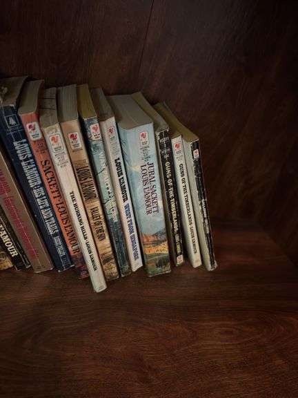 Lot of Louis L'Amour Western Novels