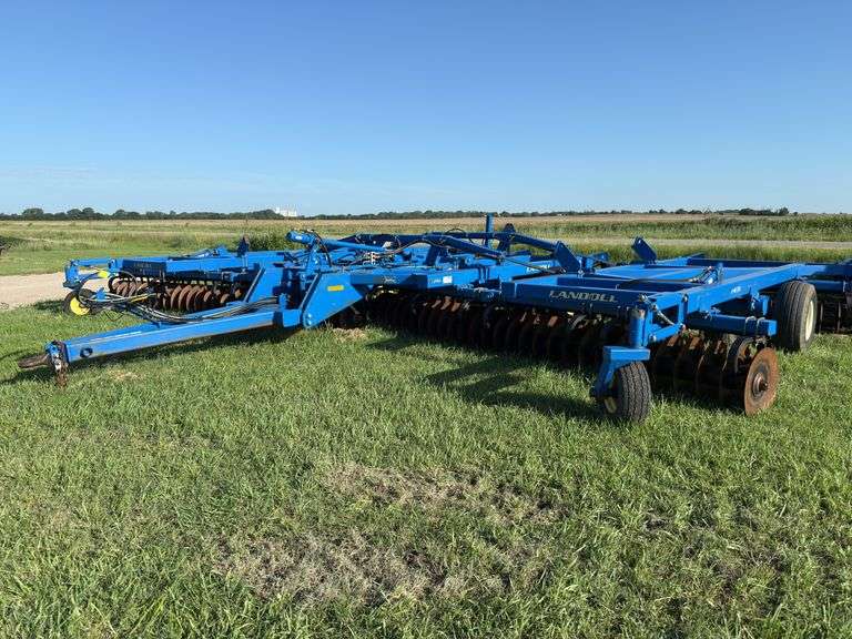 2013 Landoll 7431-33 VT Plus Disk, 22" front disk blades, 20" rear blades, 7" disk spacing, walking tandem axles, rolling basket rear harrow, Serial #74A134013 image