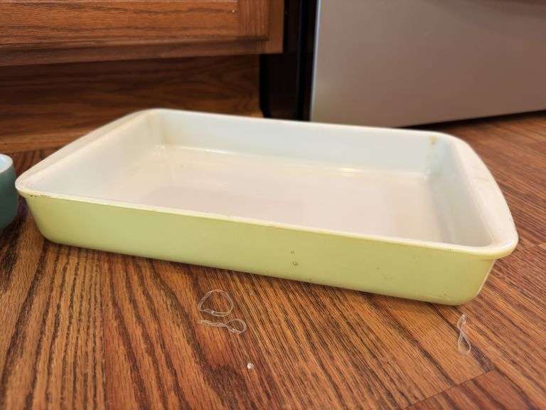 Vintage Pyrex baking ware