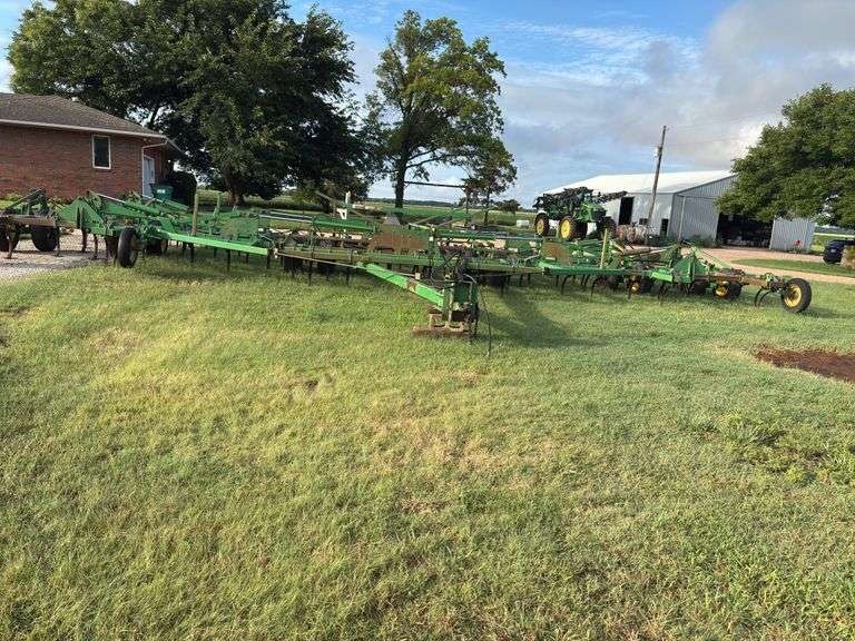 JD 985 field cultivator, 48 ft, double fold, walking tandem axle, 3 row harrow attachment, 1 row of harrow missing, Serial #N000985X004046 image