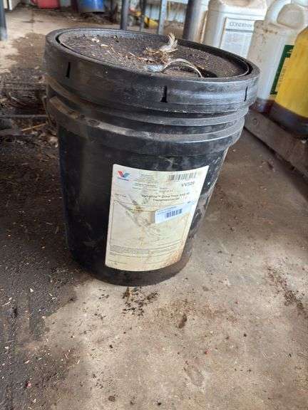 Valvoline Drive Train SAE 50 Transmission Oil 5-Gallon Bucket, unopened image