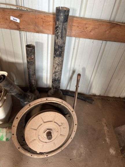Mixed Lot of Tractor and Equipment Parts image