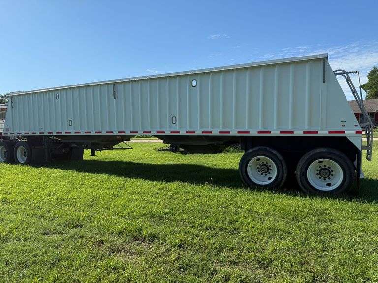 2021 Neville 40 ft Grain Trailer, double hopper bottom, "Air Seeder Special," VIN #1N9GT4022NJ175785 image