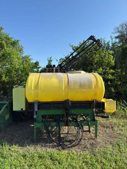 JD sprayer on 3pt, 30ft booms, 500 gallon fiberglass tank, 1 boom detached, not used for several years image