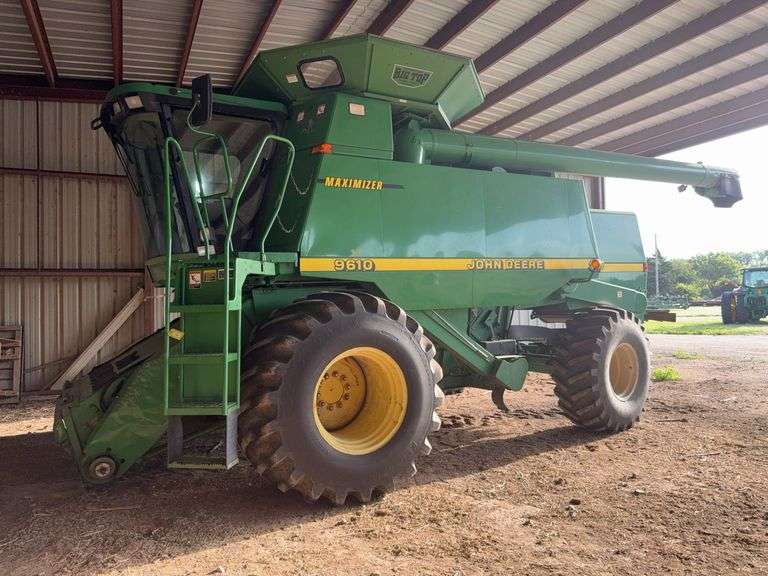 1998  John Deere  Maximizer Combine  Diesel 1998 JD 9610 Maximizer Combine, diesel, bin extension, 4328 engine hours, 2987 separator hours, Serial #676271 image