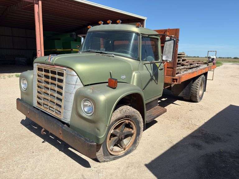 1973 International 1600 Loadstar truck (green), Giant 16 ft bed & hoist, wood floor needs replaced, 61023 miles on odometer, does not run, VIN #10662CHA37308 image