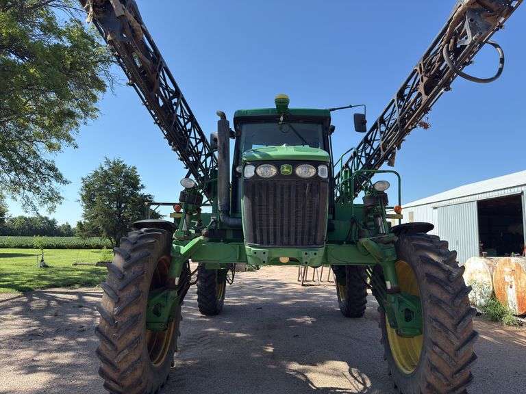2005 JD 4720 sprayer, 90 ft booms, 800 gallon tank, 3622 hours, Serial #N04720X002192 image