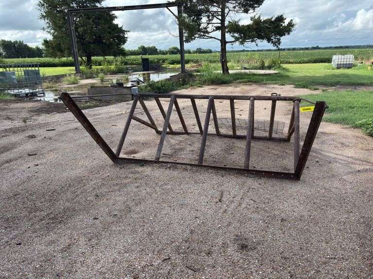 Over-the-Cab Pipe Frame Bale Rack image