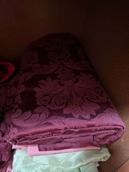 Assorted Table Linens: Placemats, Napkins, and Tablecloths