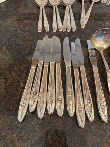 (14) Mismatched Silverware