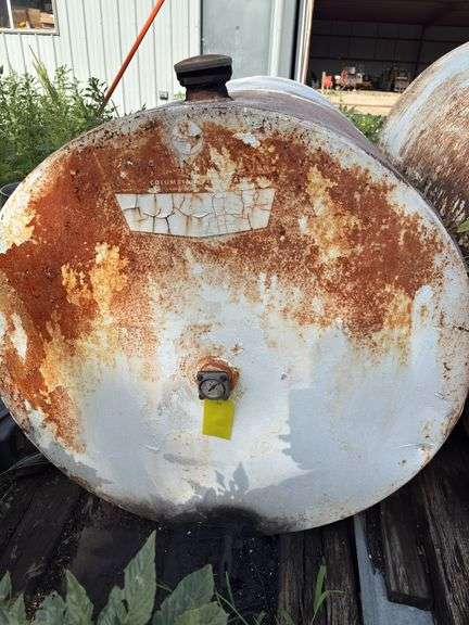 500 gallon fuel tank, no pump image