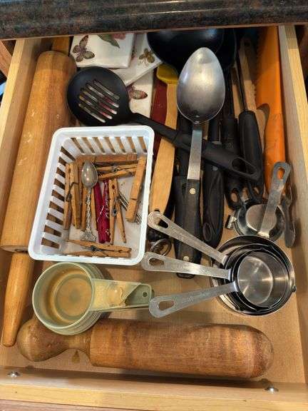 Utensils in the drawer ￼