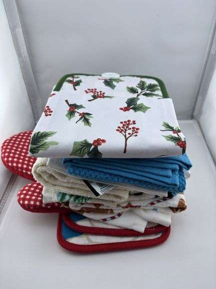 Holiday Themed Kitchen Linen Sets
