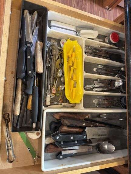 Silverware, measuring spoons, knives