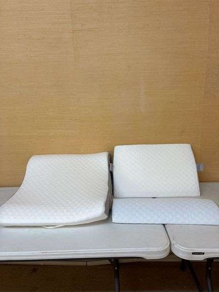 White and grey Wedge pillows image