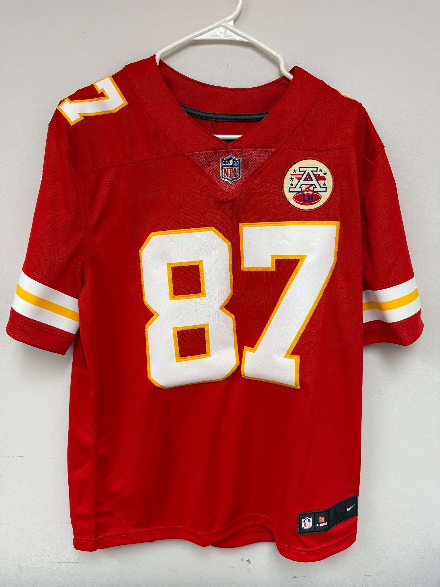 KANSAS CITY CHIEFS FANS!!! Autographed Travis Kelce #87 Jersey