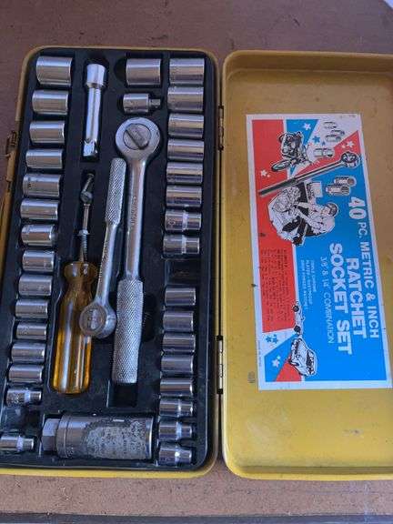 40 Piece Metric and Inch Ratchet Socket Set image