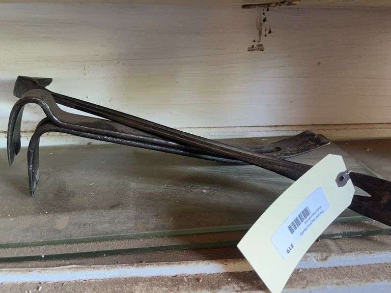 Pair of Metal Fencing Tools image