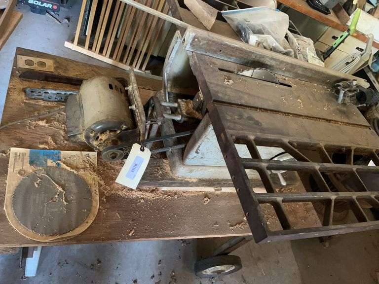 Craftsman 100 Table Saw with Accessories image