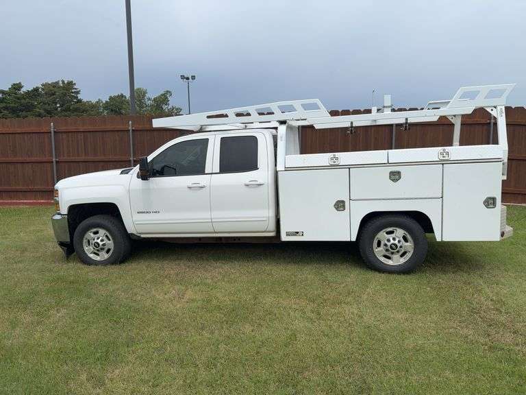 2018 Chevrolet Silverado 2500 HD, 188634 miles, 4 door, former technician truck for KanOkla image