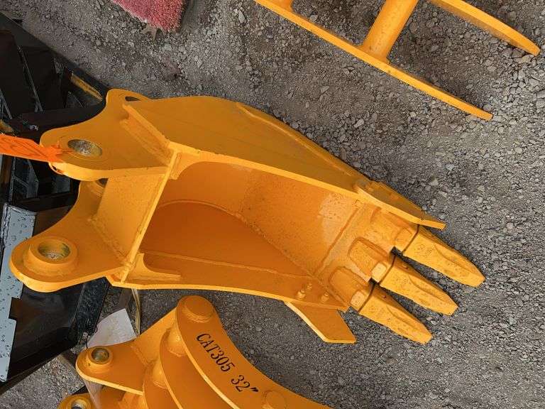 Future FT-BK Excavator Bucket - 12" Width, Fits CAT 305 image