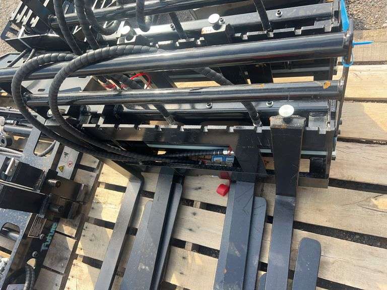 Future FT-CYHC Mini Skid Steer Side Shift Fork - 200kg Capacity, 760mm Length image
