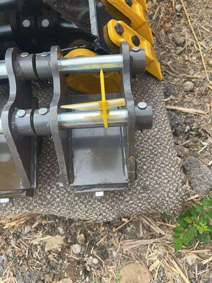 Youert Mini Excavator Quick change - Fit 1 Ton Mini image