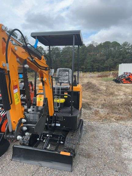 Future FT15 Mini Excavator - Kubota Engine, 16" Bucket, Rubber Tracks, Dozer Blade image