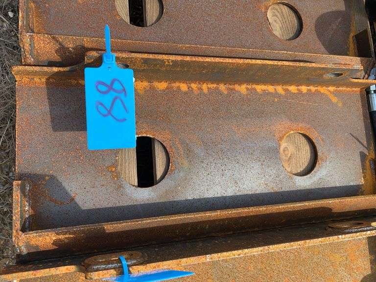 Future Dingo Skid Steer Mounting Plate - Universal Fit image