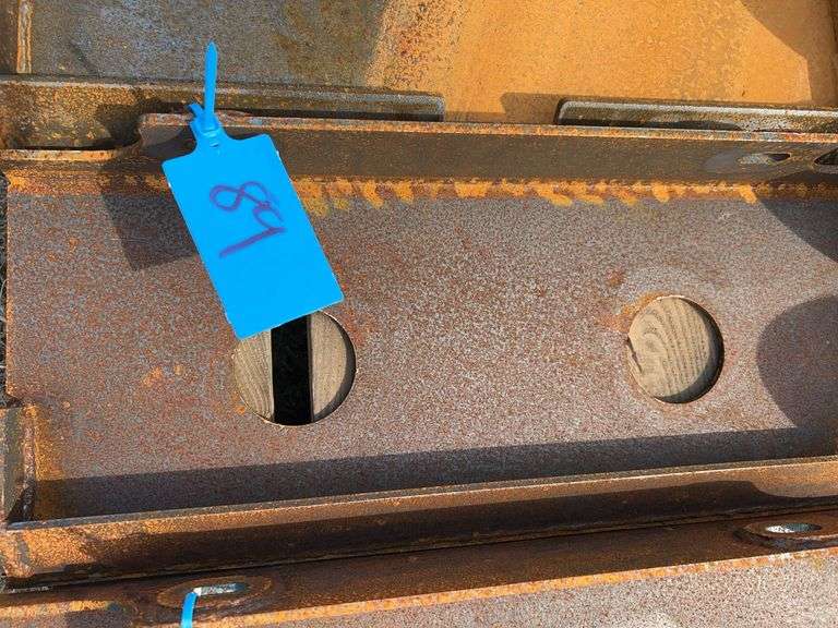 Future Dingo Skid Steer Mounting Plate - Universal Fit image