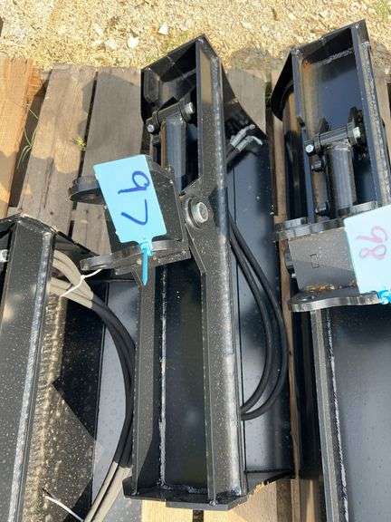 Future Tilting Excavator Bucket - 32" Width, Fits 1-3 Ton, 1" Pin Diameter image