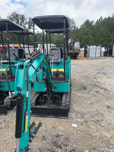 AGT H15R Mini Excavator - 420cc Gas 8.6KW, 15" Bucket, Pilot System, 4FT Tracks