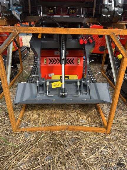 Youert  YOU-380 Mini Skidsteer Loader image