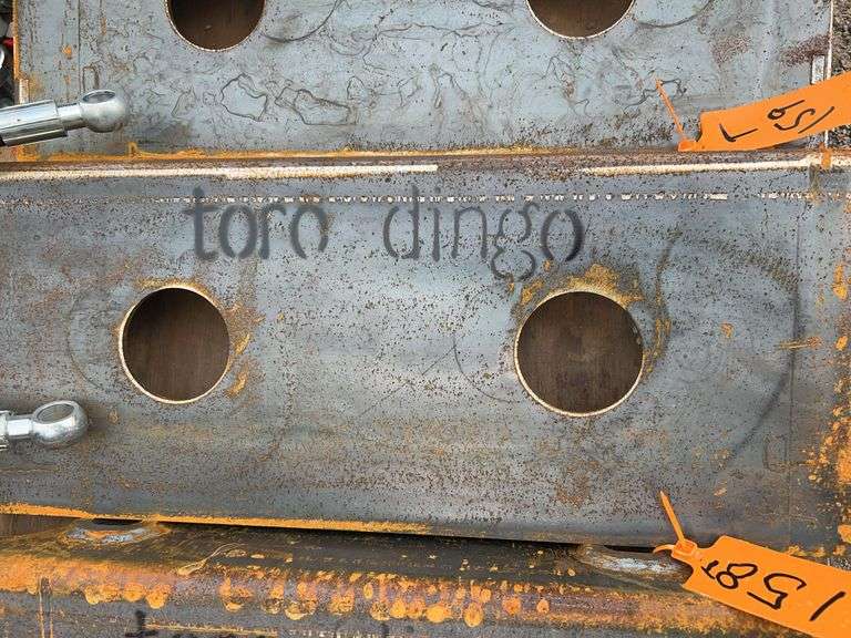 Future Dingo Skid Steer Mounting Plate - Universal Fit image
