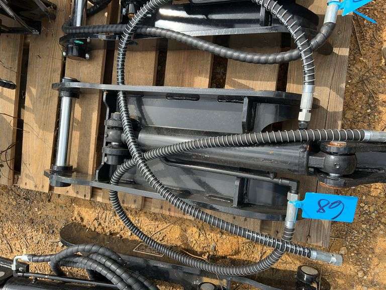 Future FT-XJ3T Excavator Thumb - Fits CAT 3 Ton, 12KN Clamping Force image
