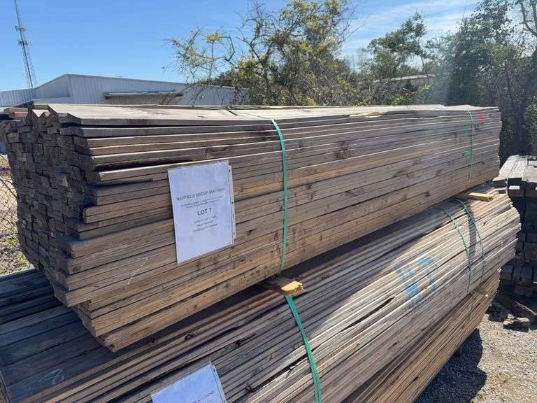 (416) 1” x 4” x 12ft Heat Treated? Construction Lumber image
