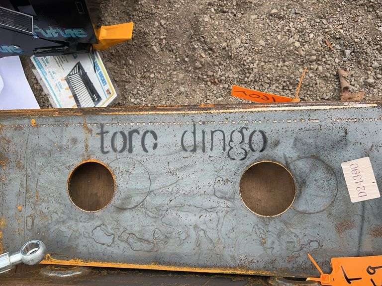Future Dingo Skid Steer Mounting Plate - Universal Fit image