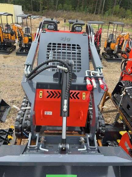 Youert  YOU-380 Mini Skidsteer Loader image