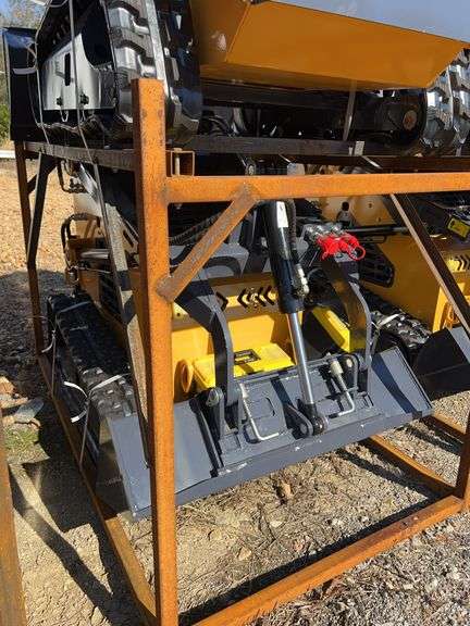 2025 YOUERT YOU-380 Mini Skid Steer Loader - 27HP image