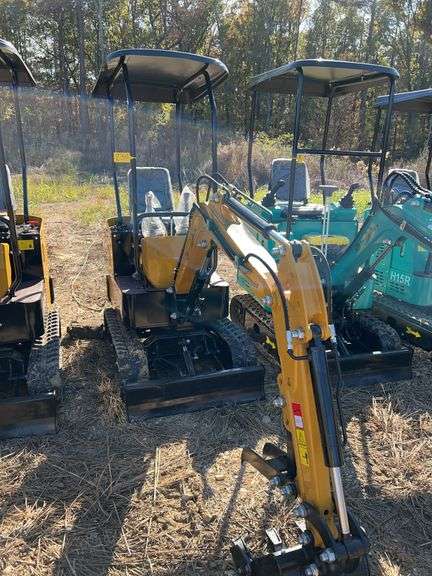 2025 CFG H12R Mini Excavator - 420cc w/Hydraulic Boom & Bucket Controls image