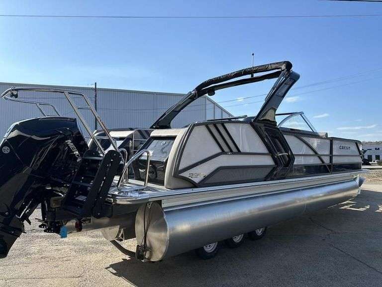 2024 CREST Continental 250 SLRC w/Mercury 300L image